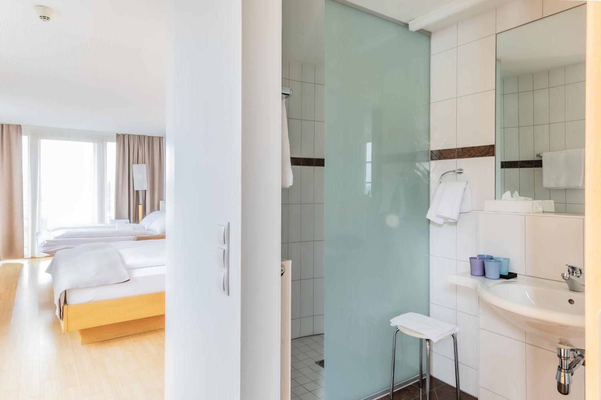 Hotel Loewen Лингенау Экстерьер фото