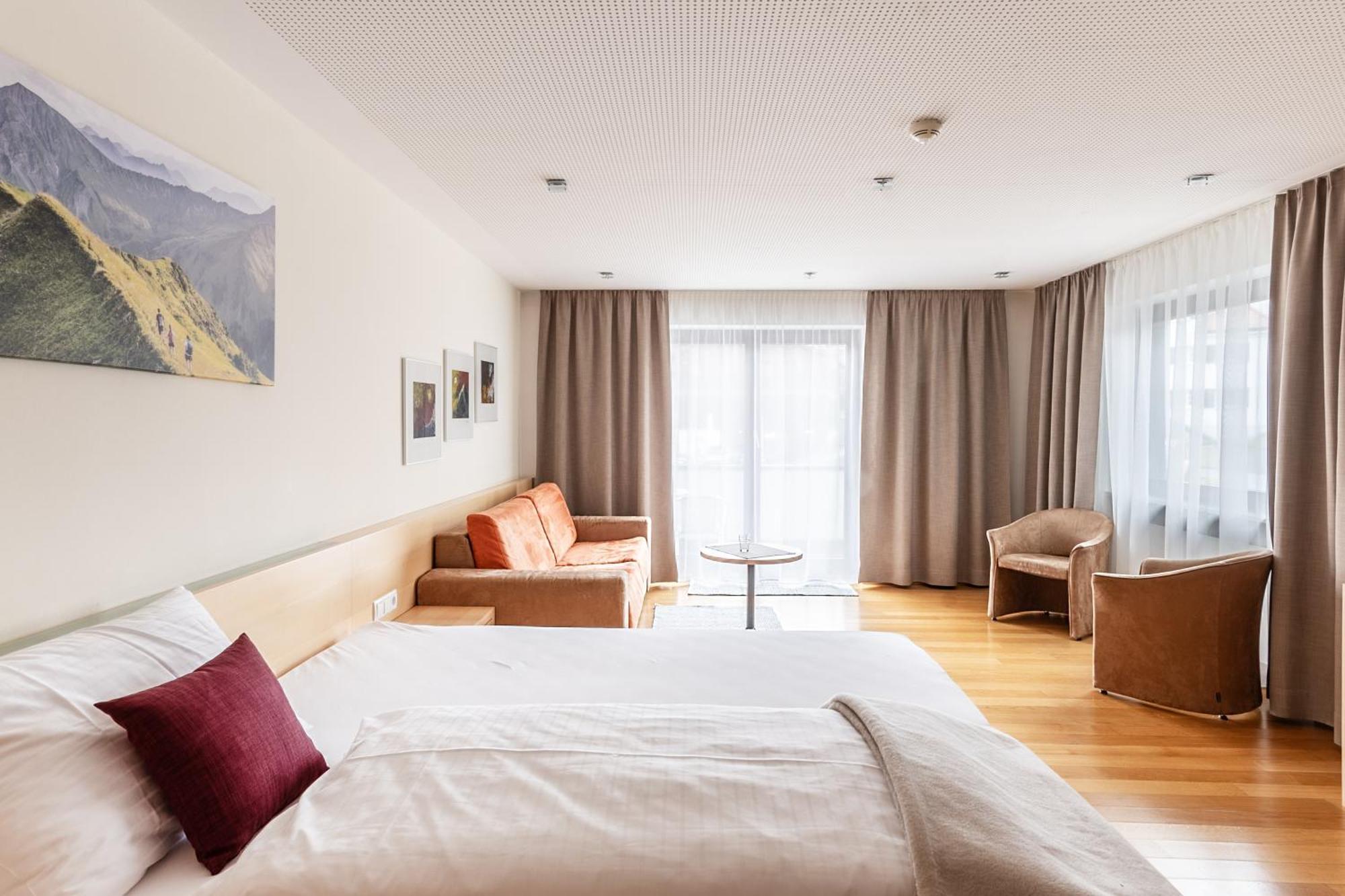 Hotel Loewen Лингенау Экстерьер фото