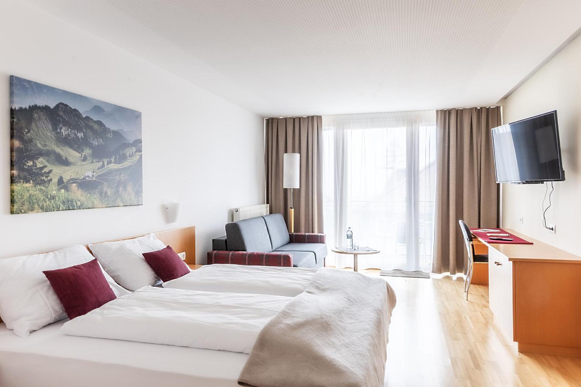 Hotel Loewen Лингенау Экстерьер фото