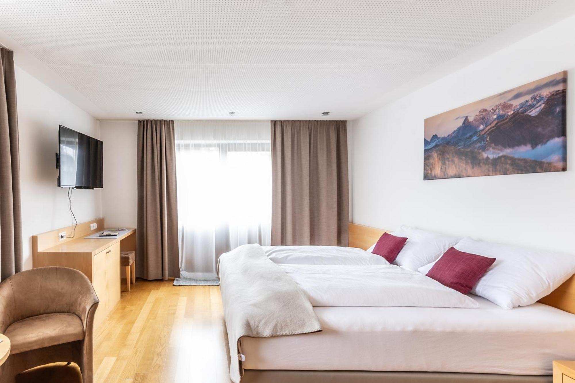Hotel Loewen Лингенау Экстерьер фото