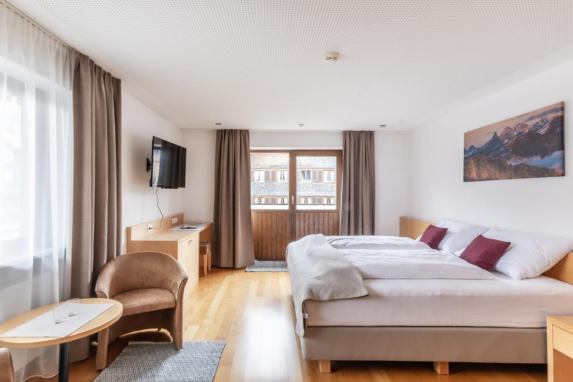 Hotel Loewen Лингенау Экстерьер фото