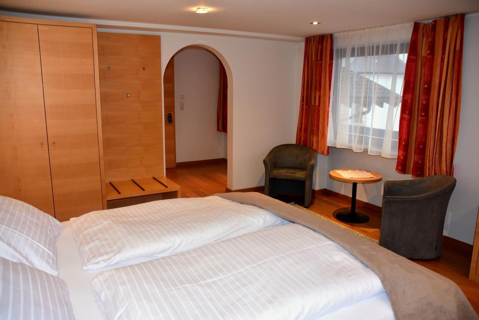 Hotel Loewen Лингенау Экстерьер фото