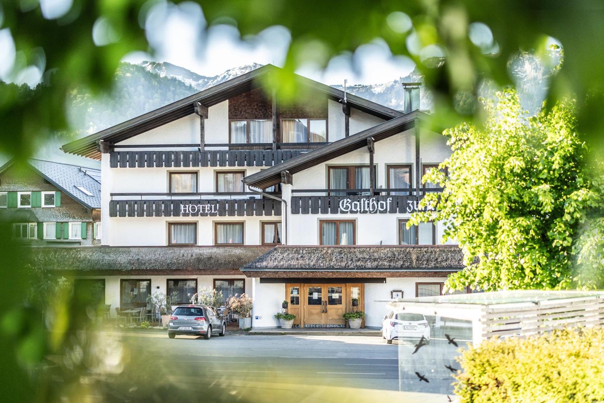 Hotel Loewen Лингенау Экстерьер фото